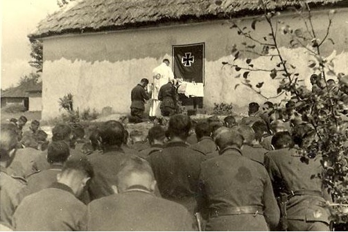 Religion Armée Allemande Wehrmacht-chaplain-at-religous-service-2a